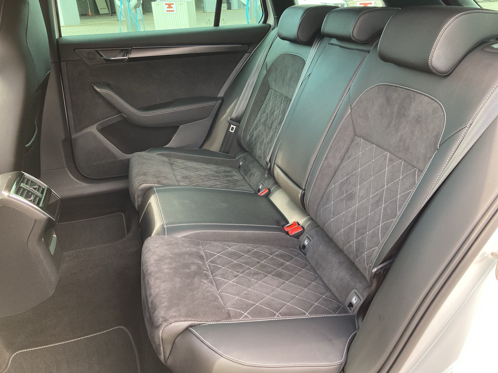 SUPERB 2.0 TDI DSG COMBI SPORTLINE NAVI+AHK+LED