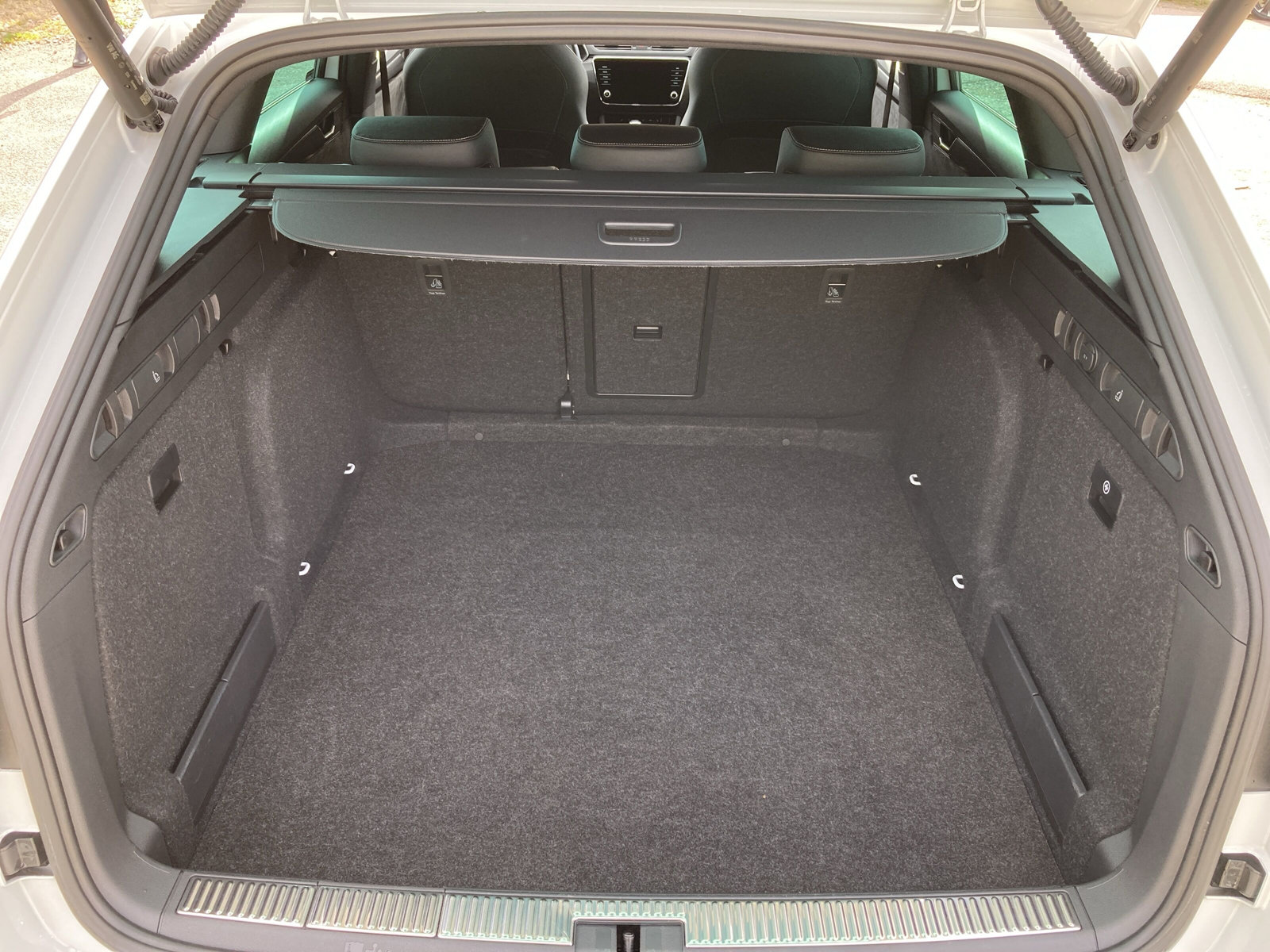 SUPERB 2.0 TDI DSG COMBI SPORTLINE NAVI+AHK+LED