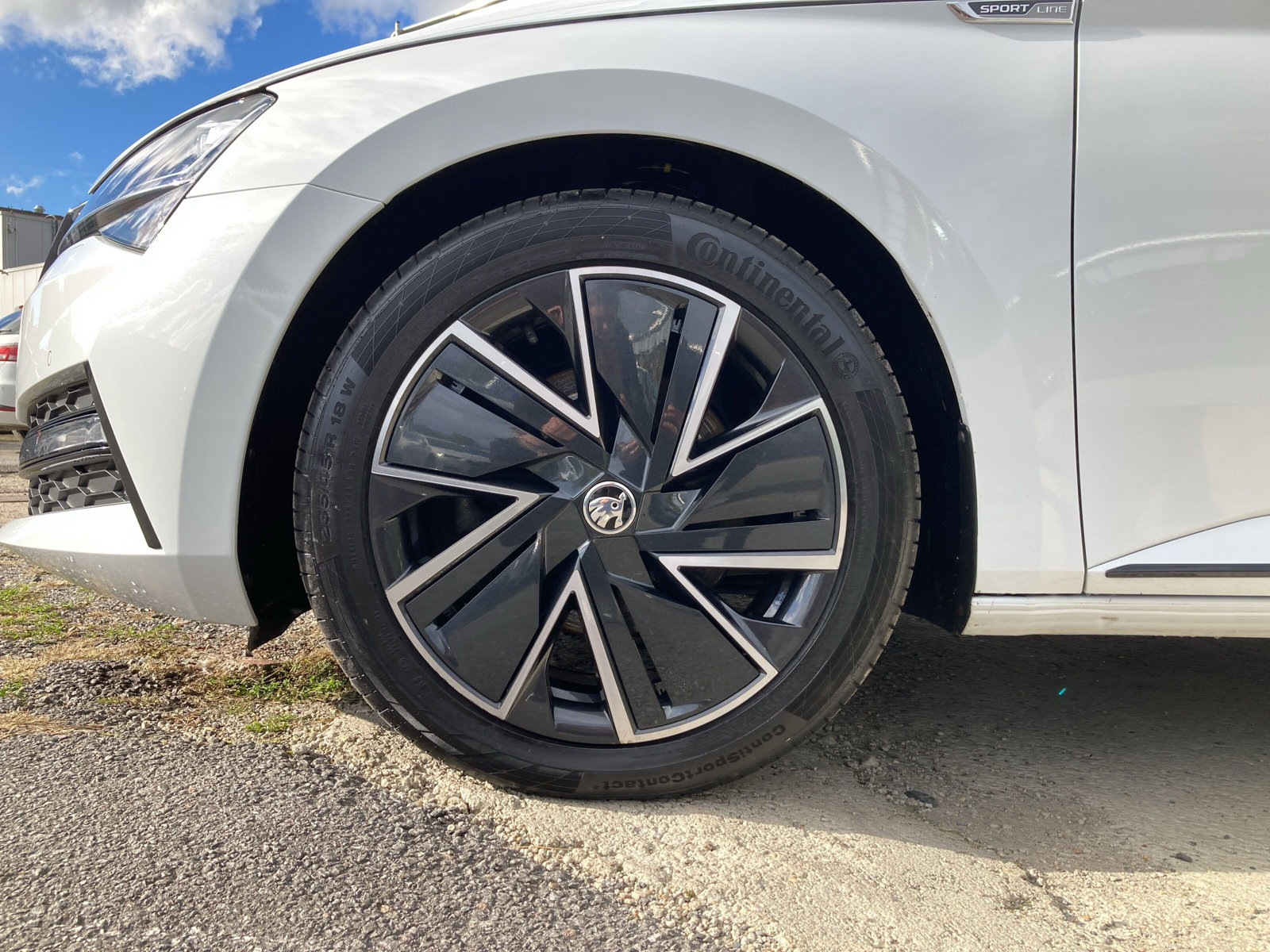 SUPERB 2.0 TDI DSG COMBI SPORTLINE NAVI+AHK+LED