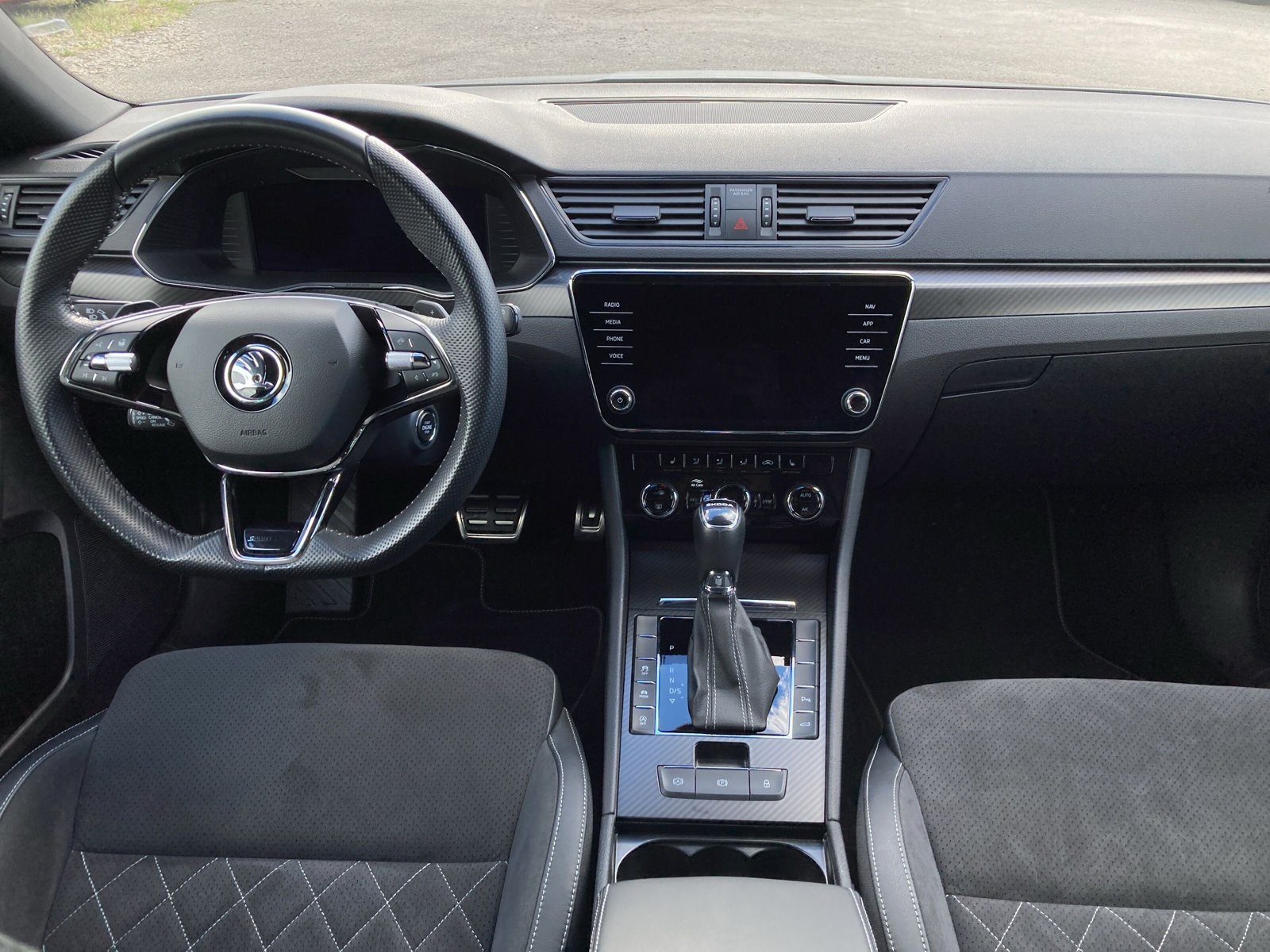 SUPERB 2.0 TDI DSG COMBI SPORTLINE NAVI+AHK+LED