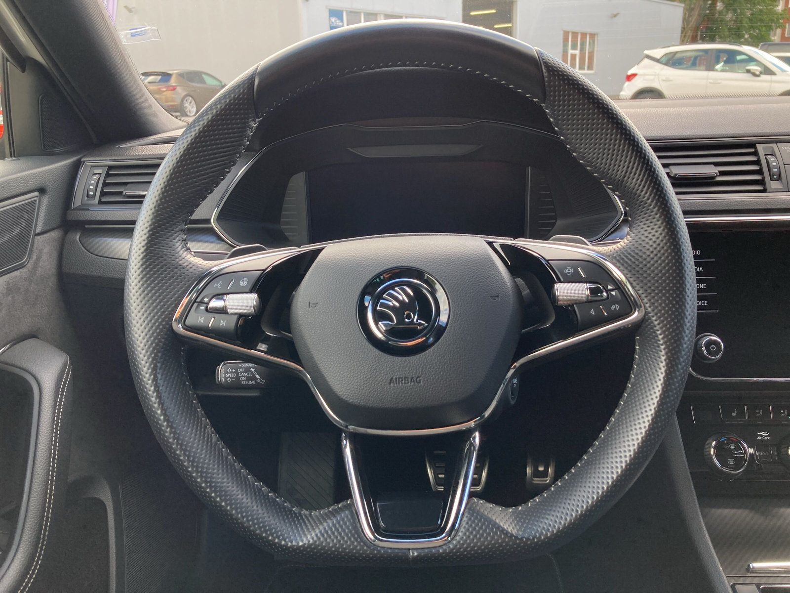 SUPERB 2.0 TDI DSG COMBI SPORTLINE NAVI+AHK+LED