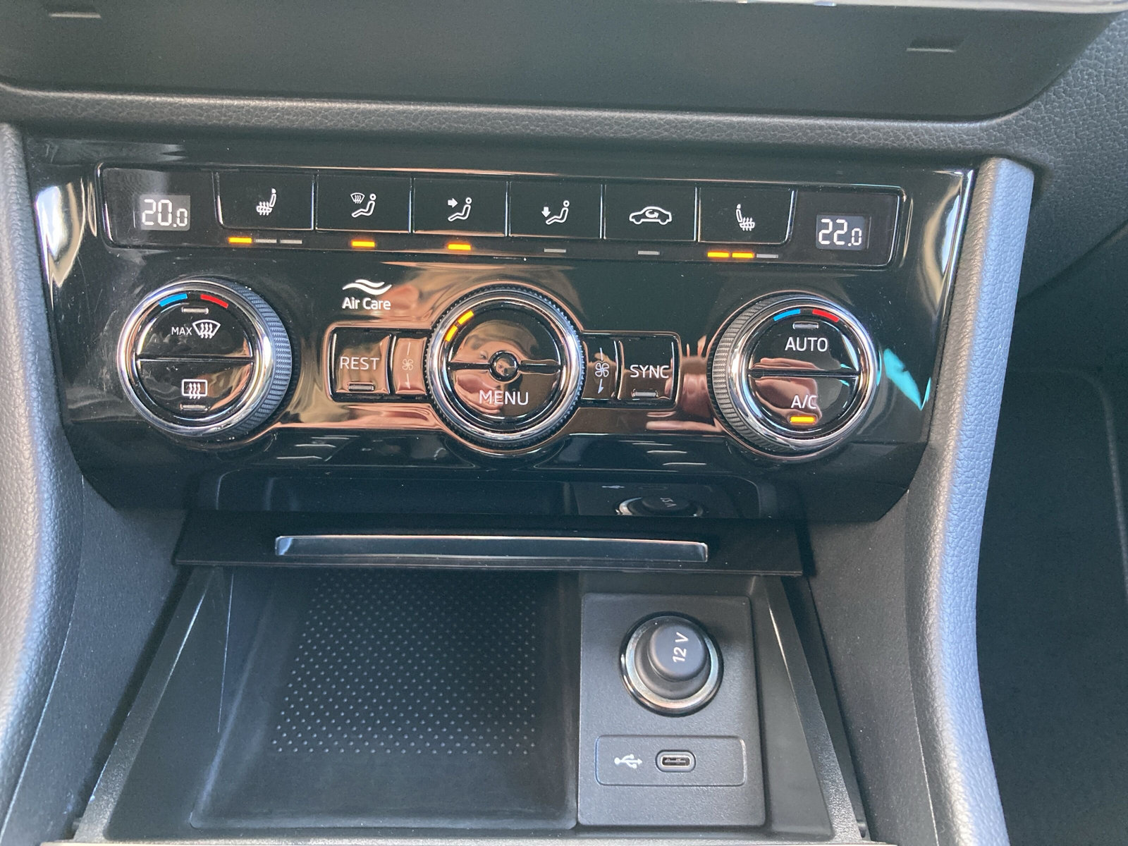 SUPERB 2.0 TDI DSG COMBI SPORTLINE NAVI+AHK+LED