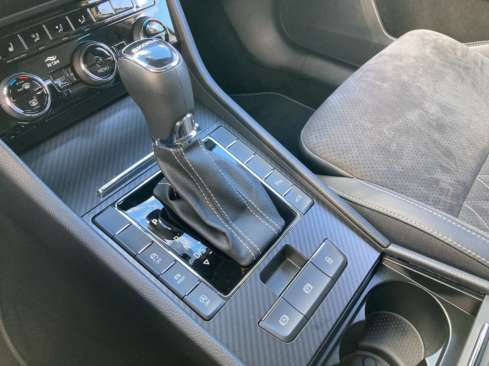 SUPERB 2.0 TDI DSG COMBI SPORTLINE NAVI+AHK+LED