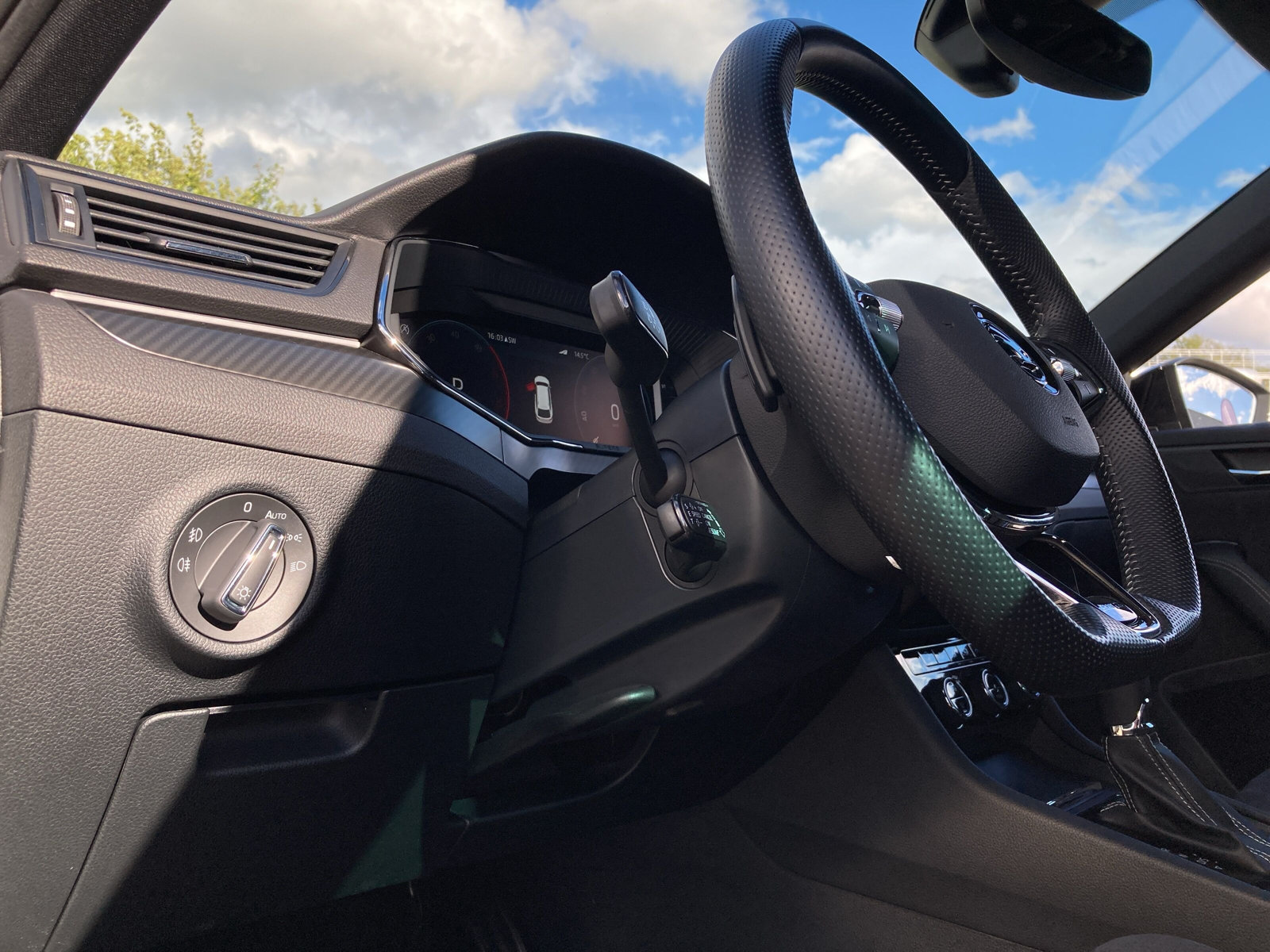 SUPERB 2.0 TDI DSG COMBI SPORTLINE NAVI+AHK+LED