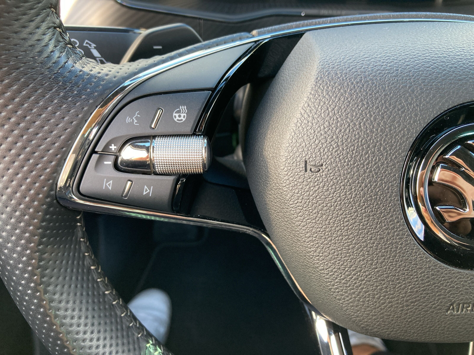 SUPERB 2.0 TDI DSG COMBI SPORTLINE NAVI+AHK+LED