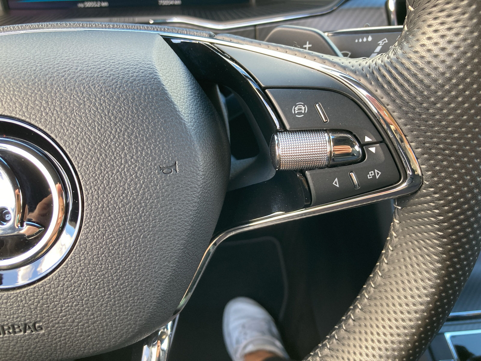 SUPERB 2.0 TDI DSG COMBI SPORTLINE NAVI+AHK+LED
