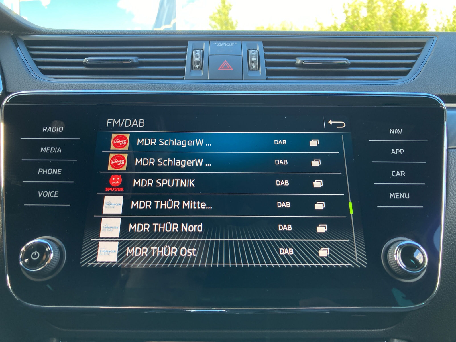 SUPERB 2.0 TDI DSG COMBI SPORTLINE NAVI+AHK+LED