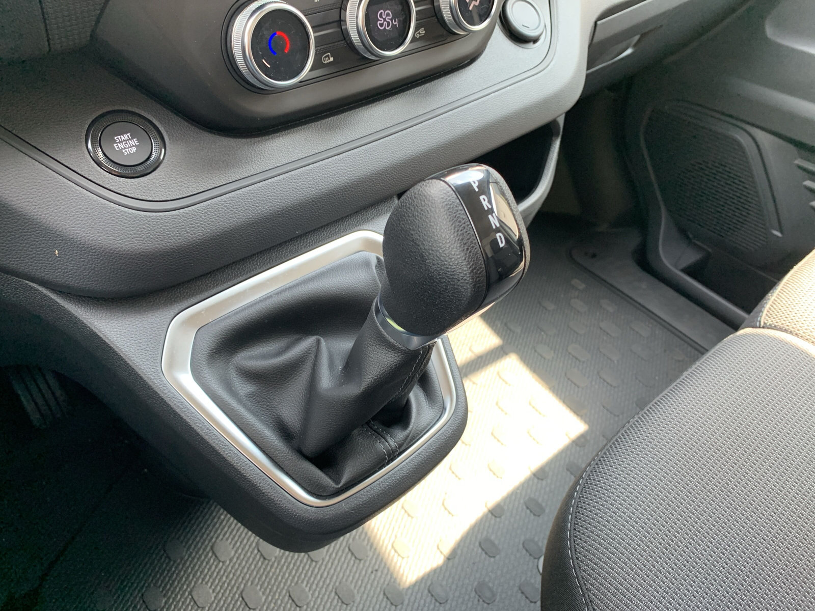 Trafic E-Tech KASTENWAGEN L2H1 NAVI SHZ PDC