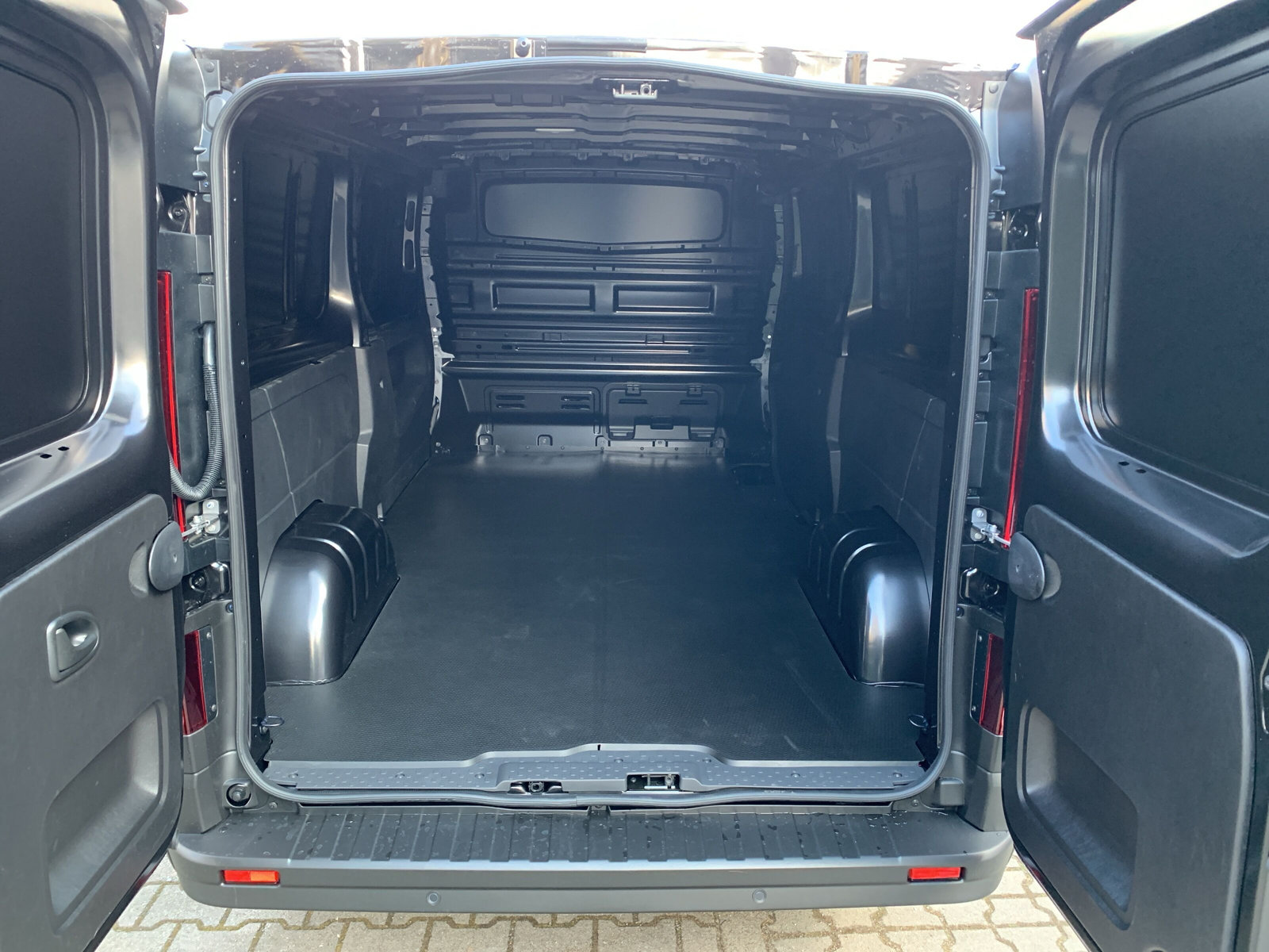 Trafic KOMFORT L2H1 BLUE dCi 150 RFK+KLIMA+USB