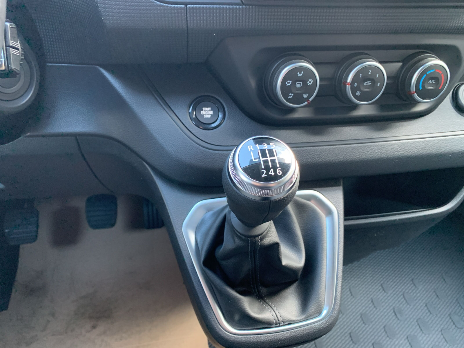 Trafic KOMFORT L2H1 BLUE dCi 150 RFK+KLIMA+USB