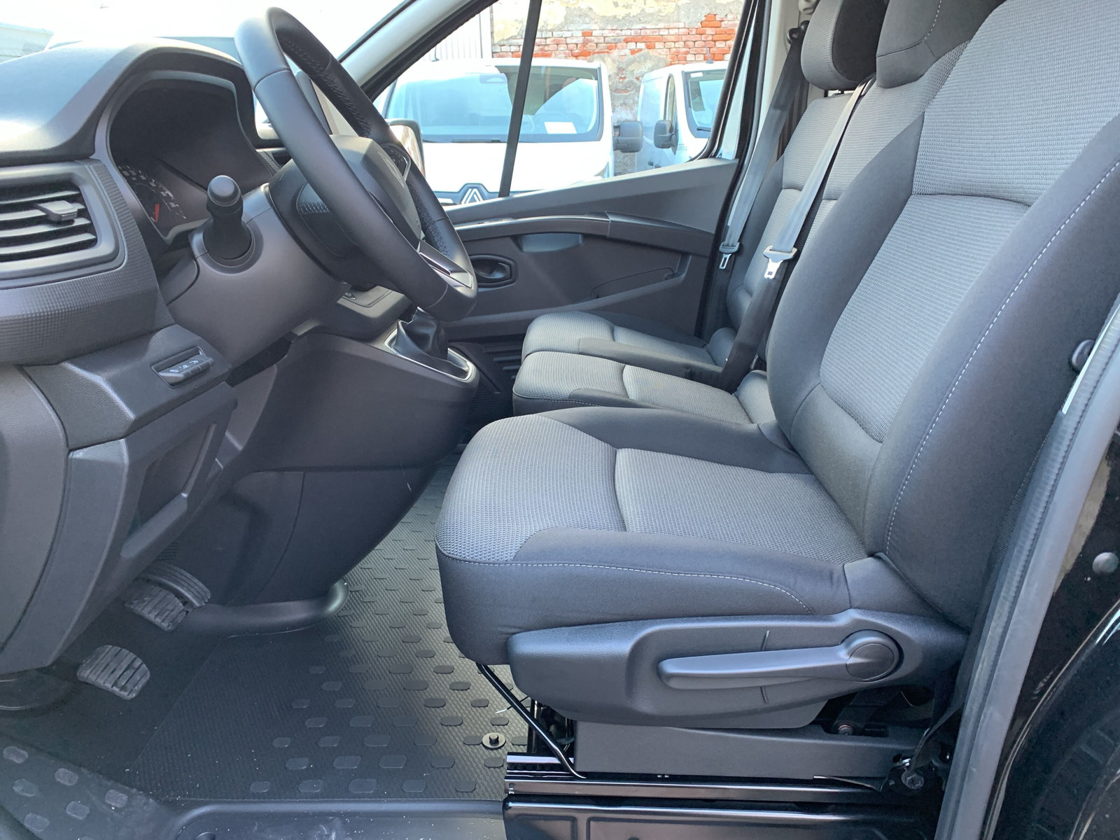 Trafic KOMFORT L2H1 BLUE dCi 150 RFK+KLIMA+USB