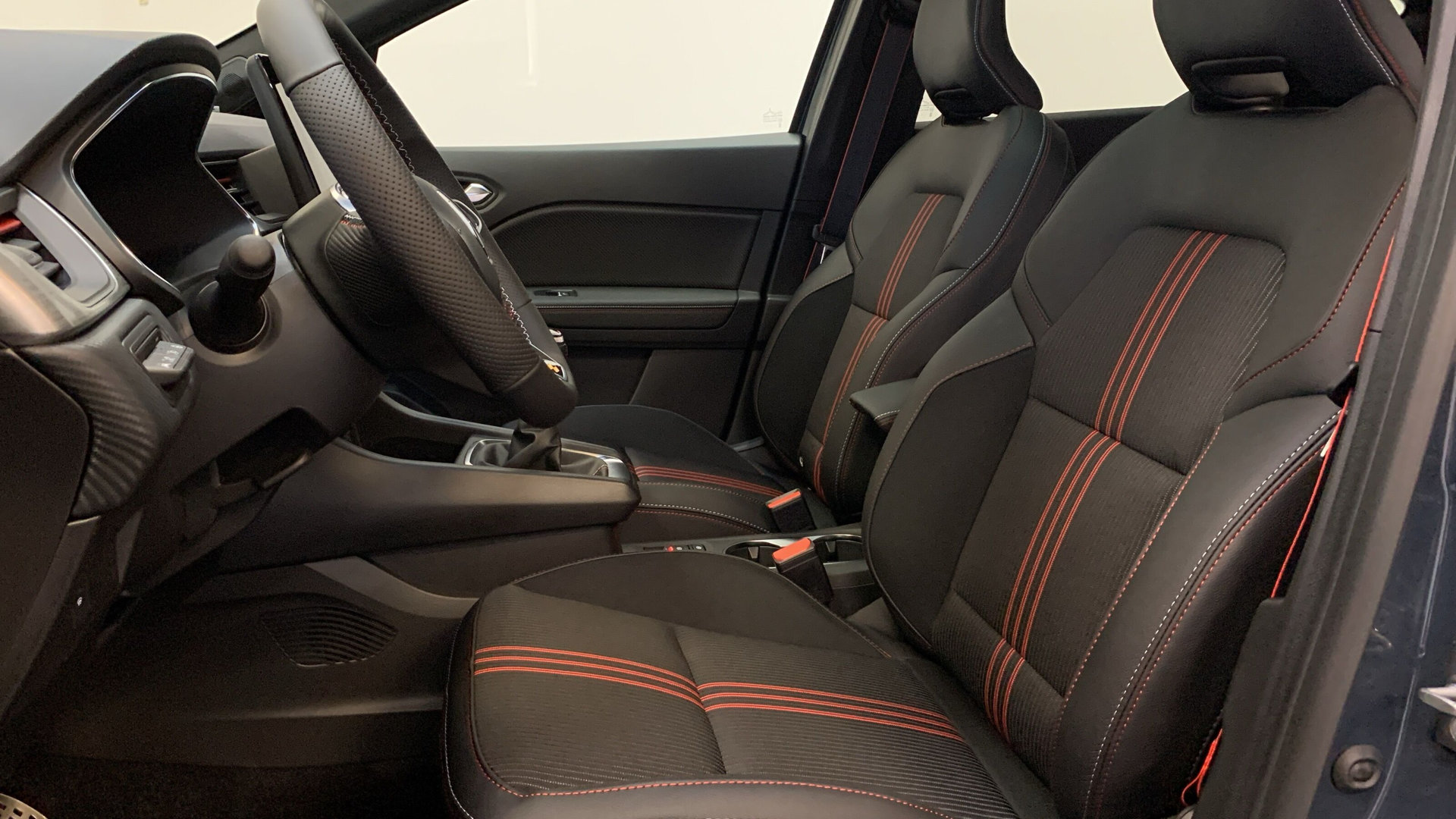 Captur R.S. Line 1.3 TCe140 KAMERA+PANO+BOSE+SHZ