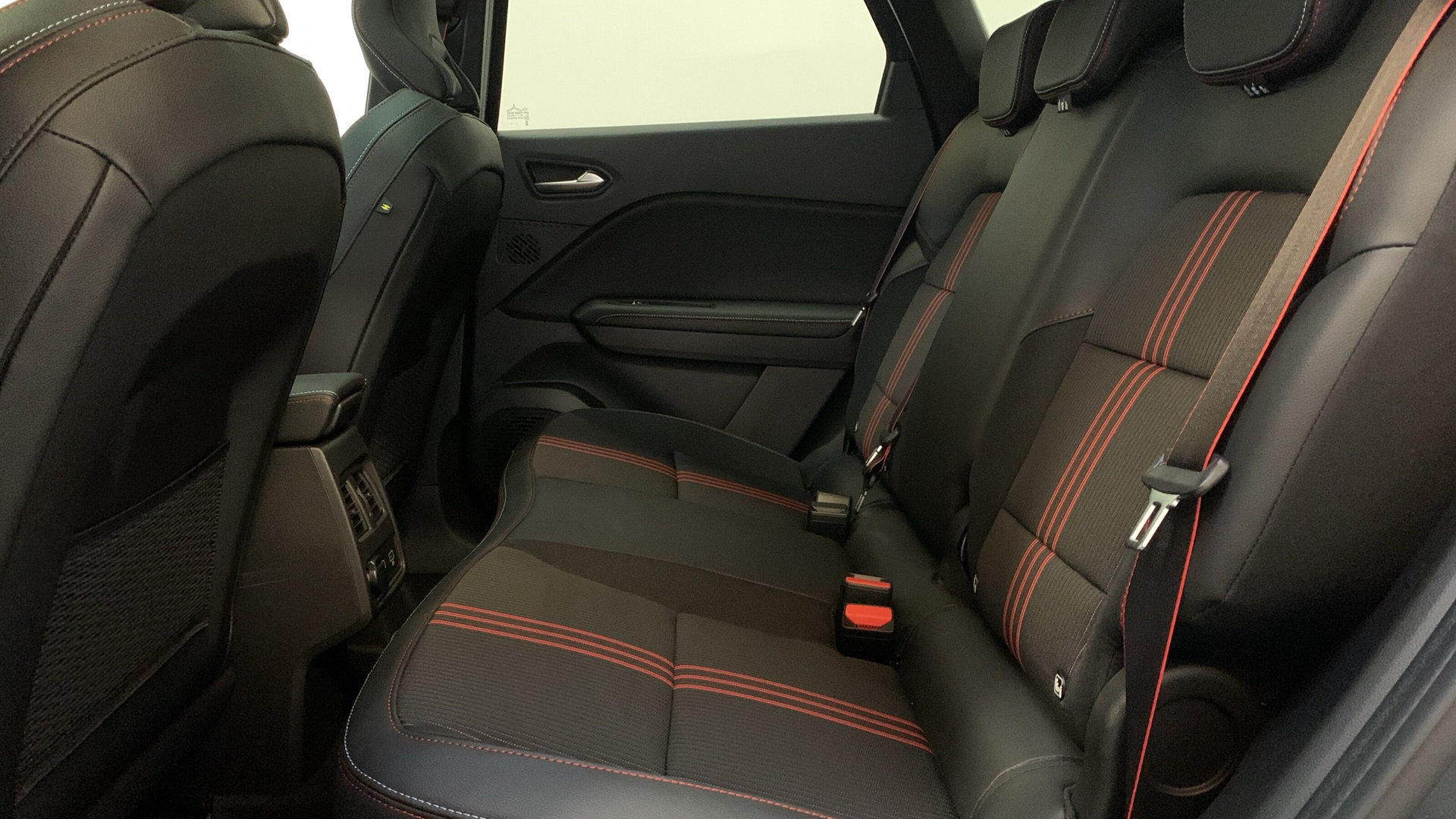 Captur R.S. Line 1.3 TCe140 KAMERA+PANO+BOSE+SHZ