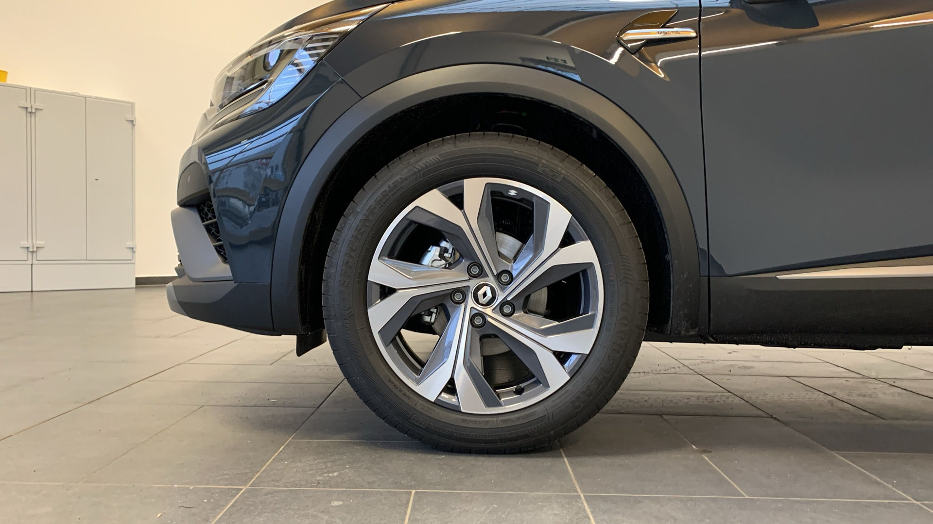 Captur R.S. Line 1.3 TCe140 KAMERA+PANO+BOSE+SHZ