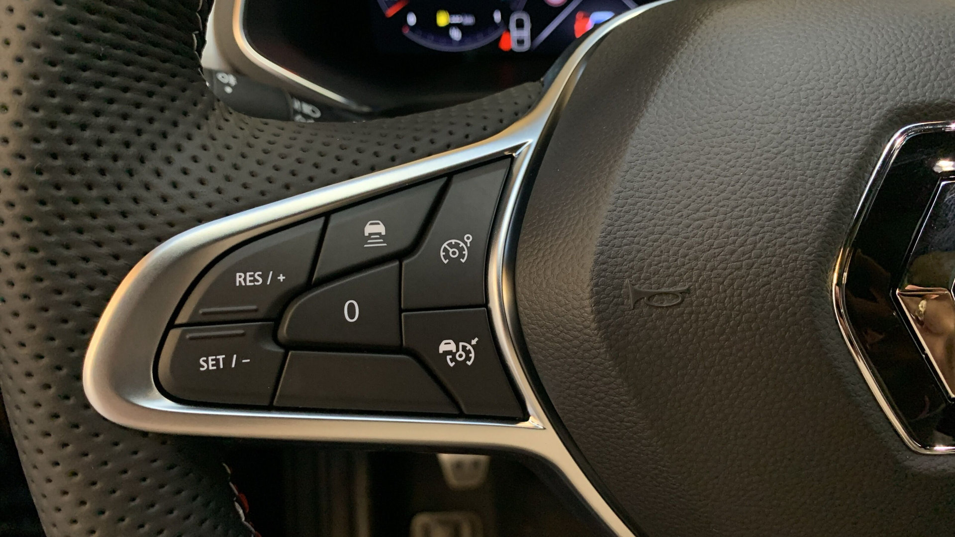Captur R.S. Line 1.3 TCe140 KAMERA+PANO+BOSE+SHZ