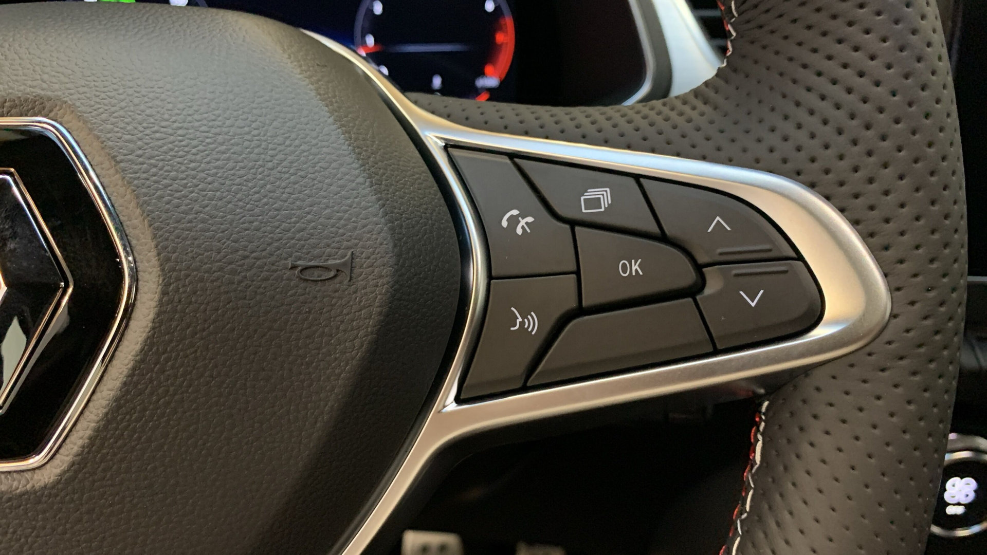 Captur R.S. Line 1.3 TCe140 KAMERA+PANO+BOSE+SHZ