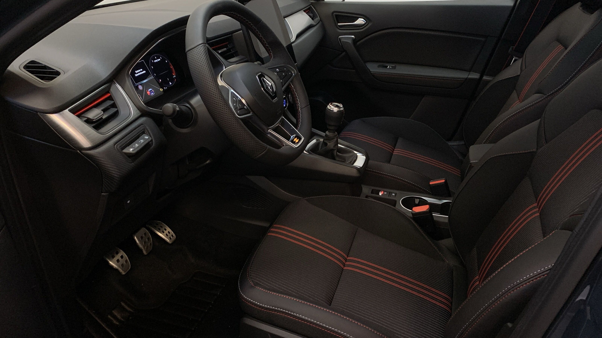 Captur R.S. Line 1.3 TCe140 KAMERA+PANO+BOSE+SHZ