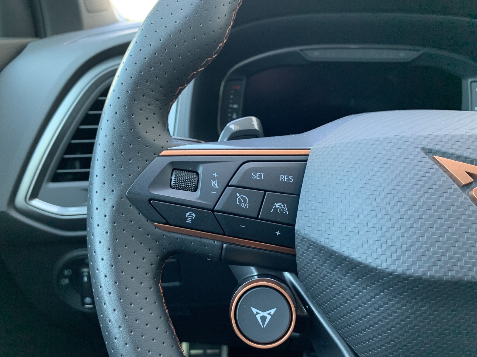 Ateca 2.0 TSI 4DRIVE LED+NAVI+360+ACC+KLIMA+DAB+