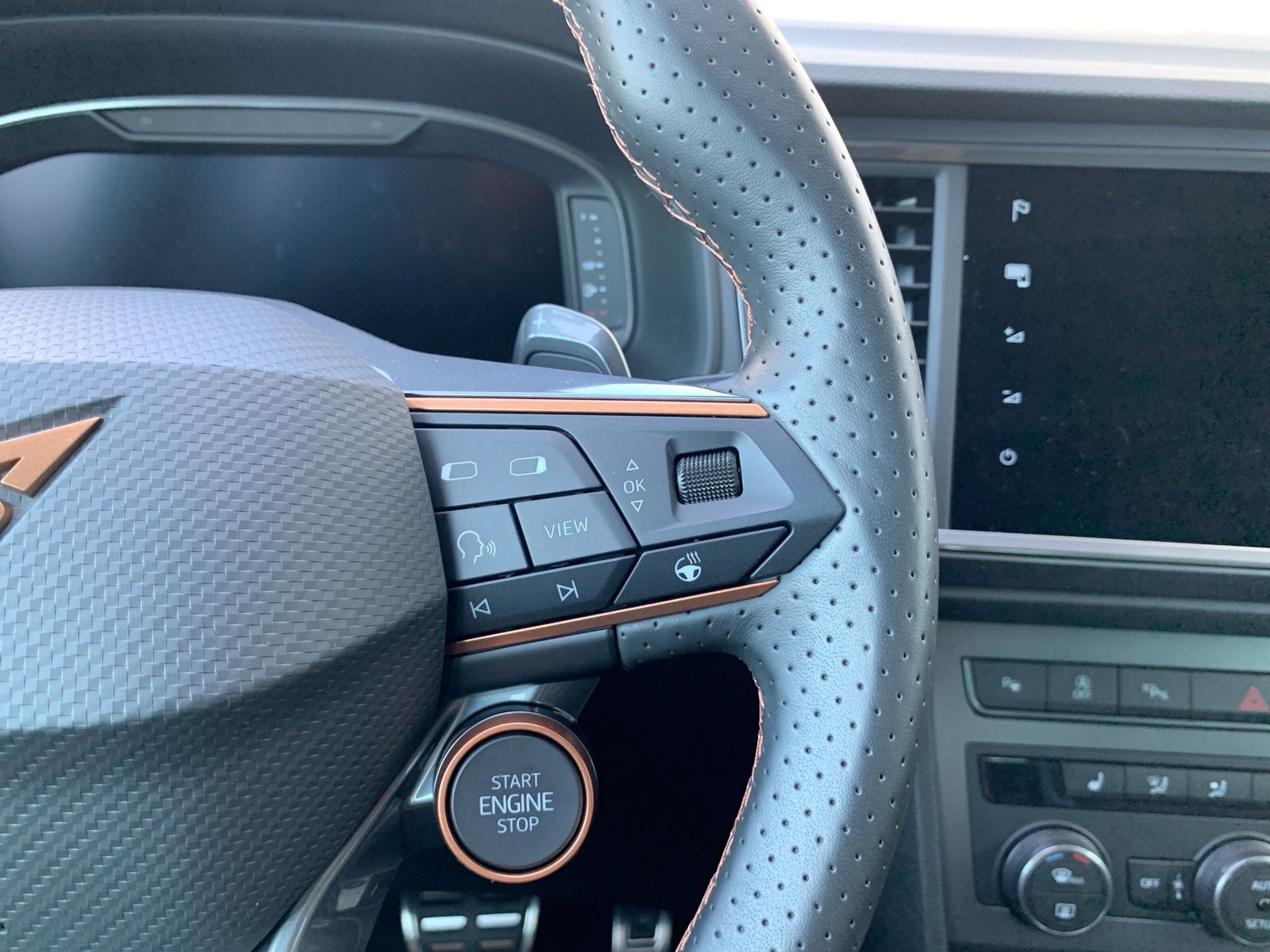 Ateca 2.0 TSI 4DRIVE LED+NAVI+360+ACC+KLIMA+DAB+