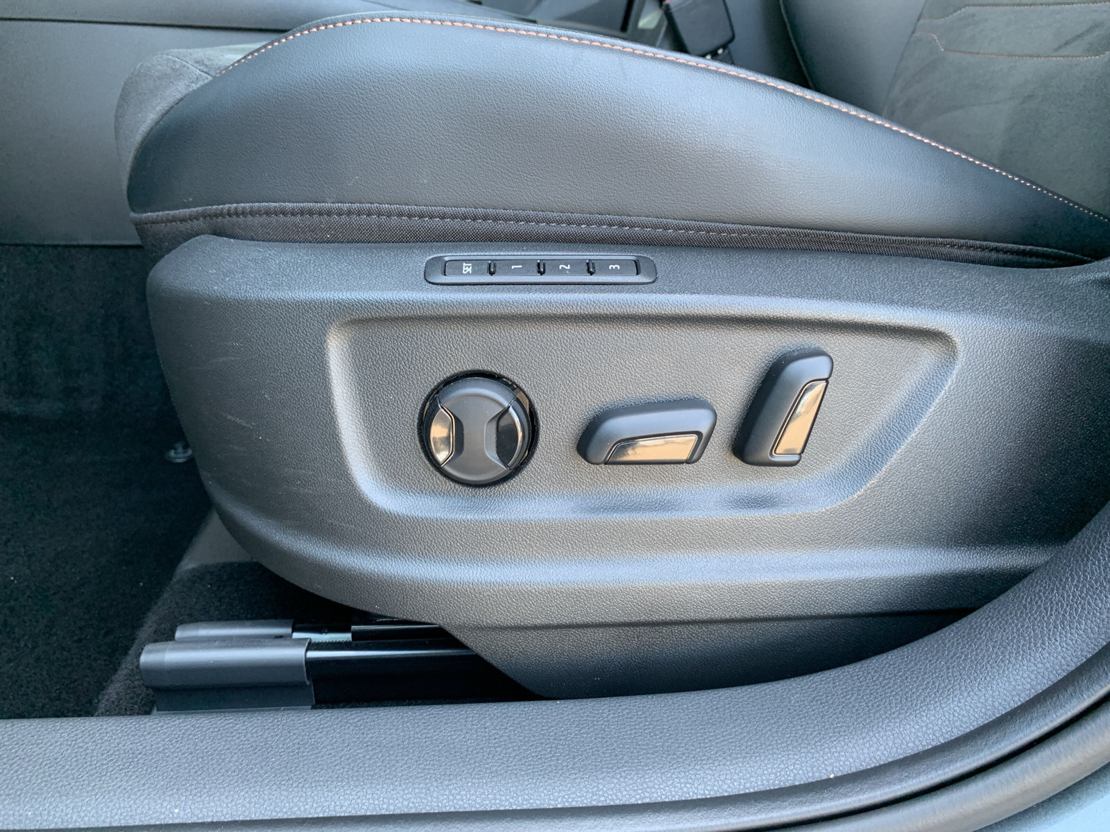 Ateca 2.0 TSI 4DRIVE LED+NAVI+360+ACC+KLIMA+DAB+