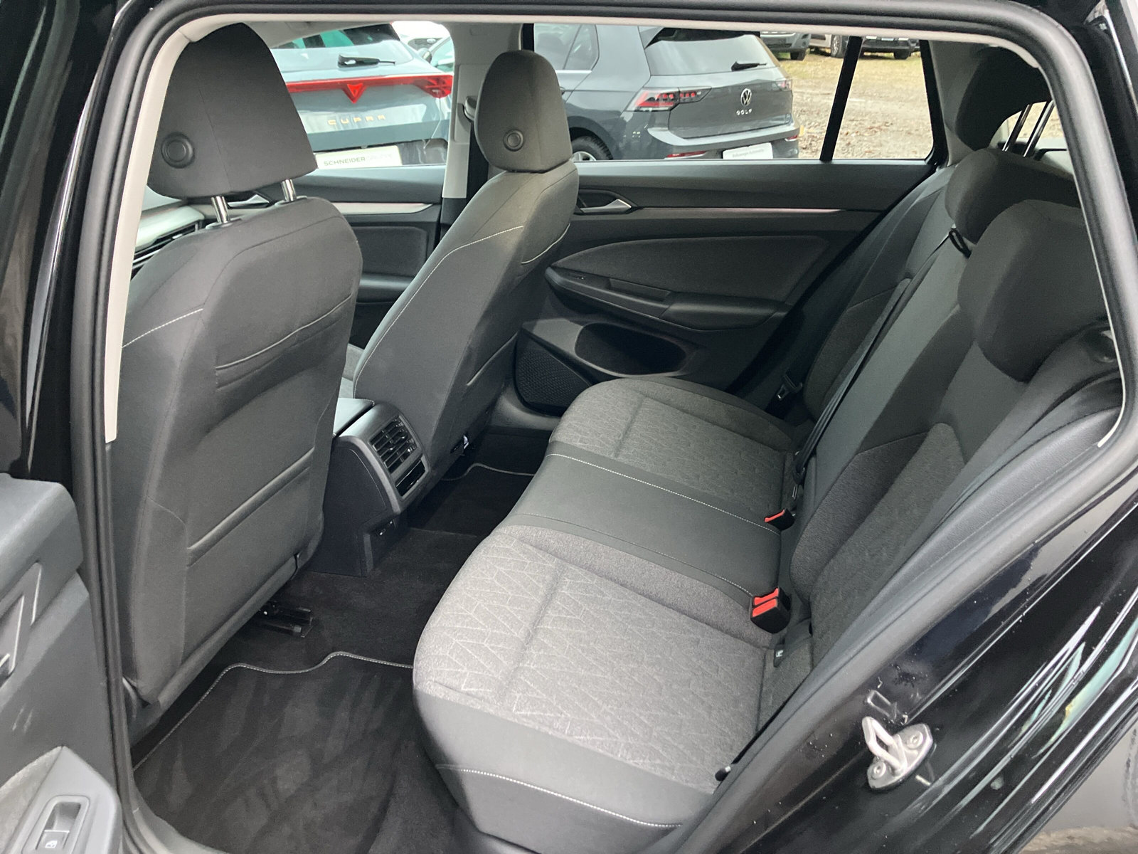 Golf VIII Variant MOVE 1.5 eTSI DSG LED+NAVI+SHZ