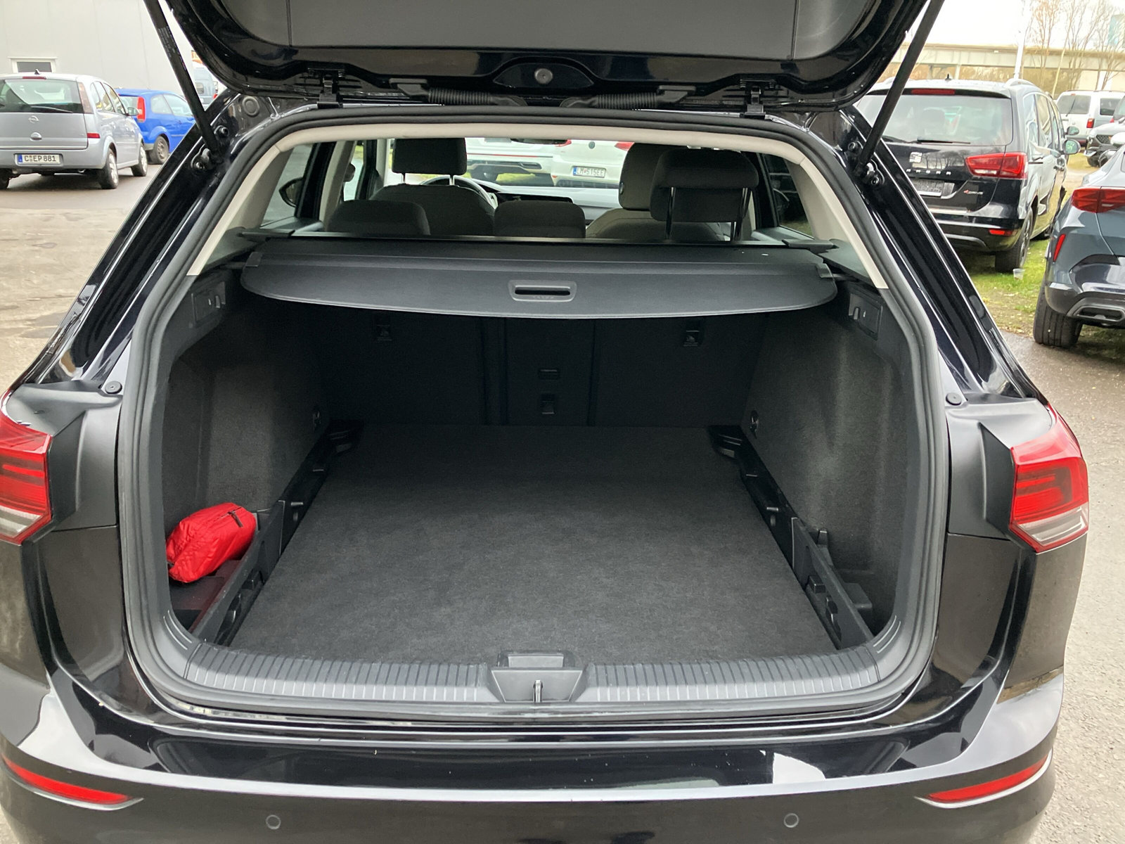 Golf VIII Variant MOVE 1.5 eTSI DSG LED+NAVI+SHZ