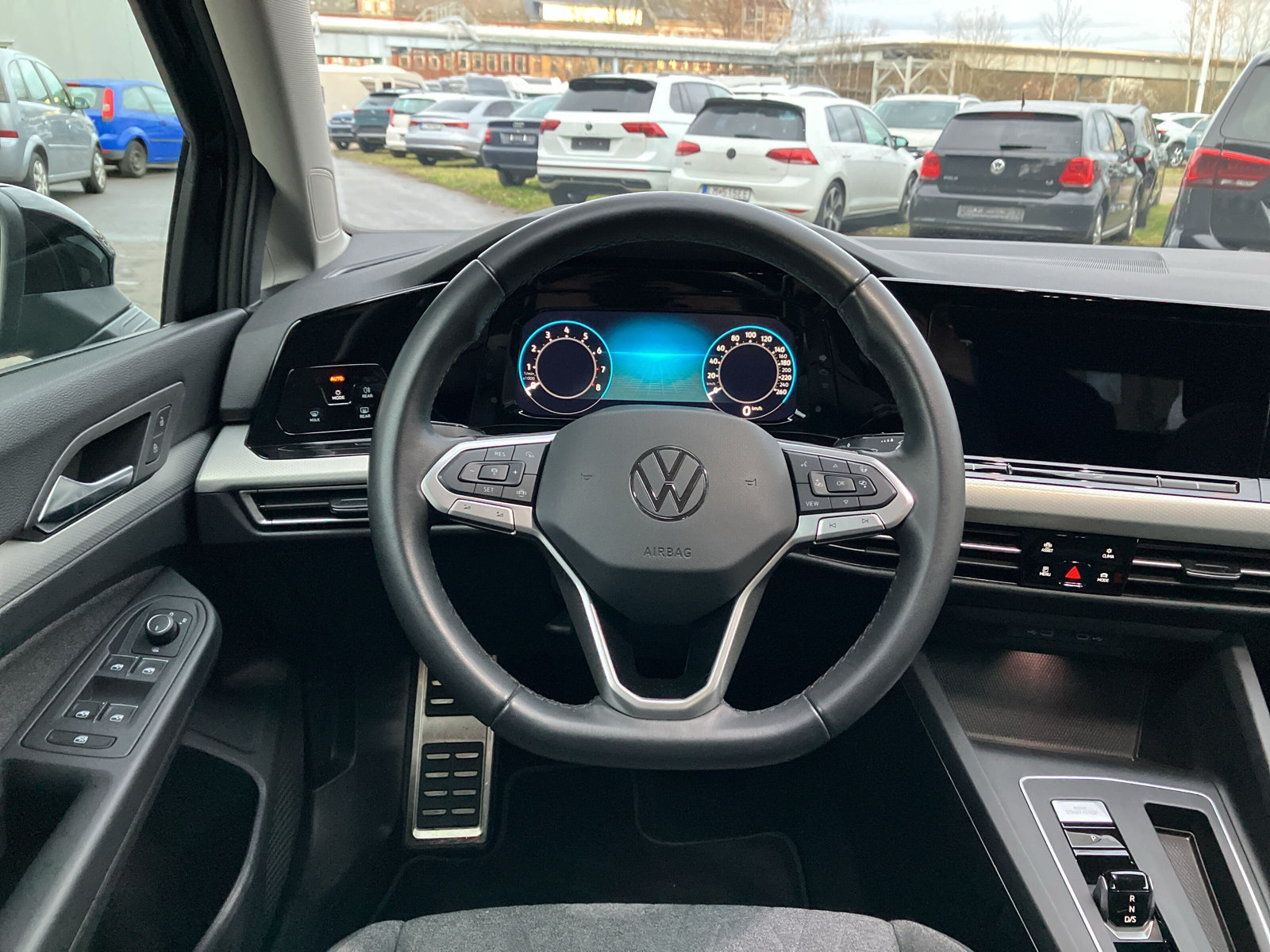 Golf VIII Variant MOVE 1.5 eTSI DSG LED+NAVI+SHZ