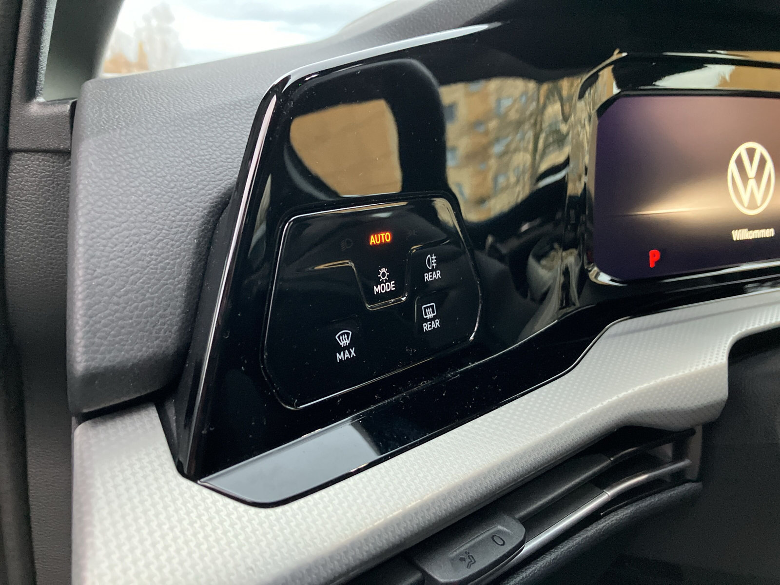 Golf VIII Variant MOVE 1.5 eTSI DSG LED+NAVI+SHZ