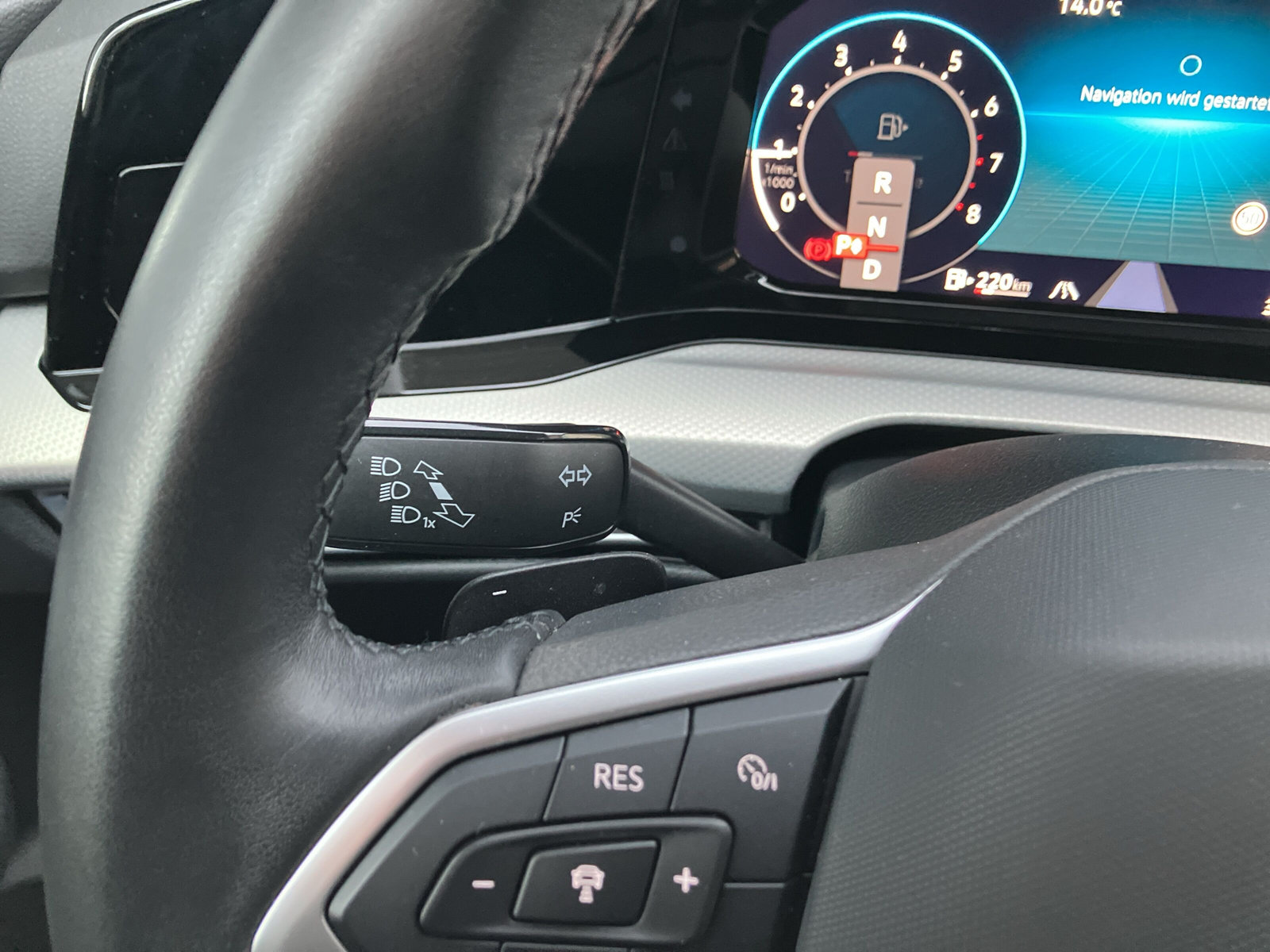 Golf VIII Variant MOVE 1.5 eTSI DSG LED+NAVI+SHZ
