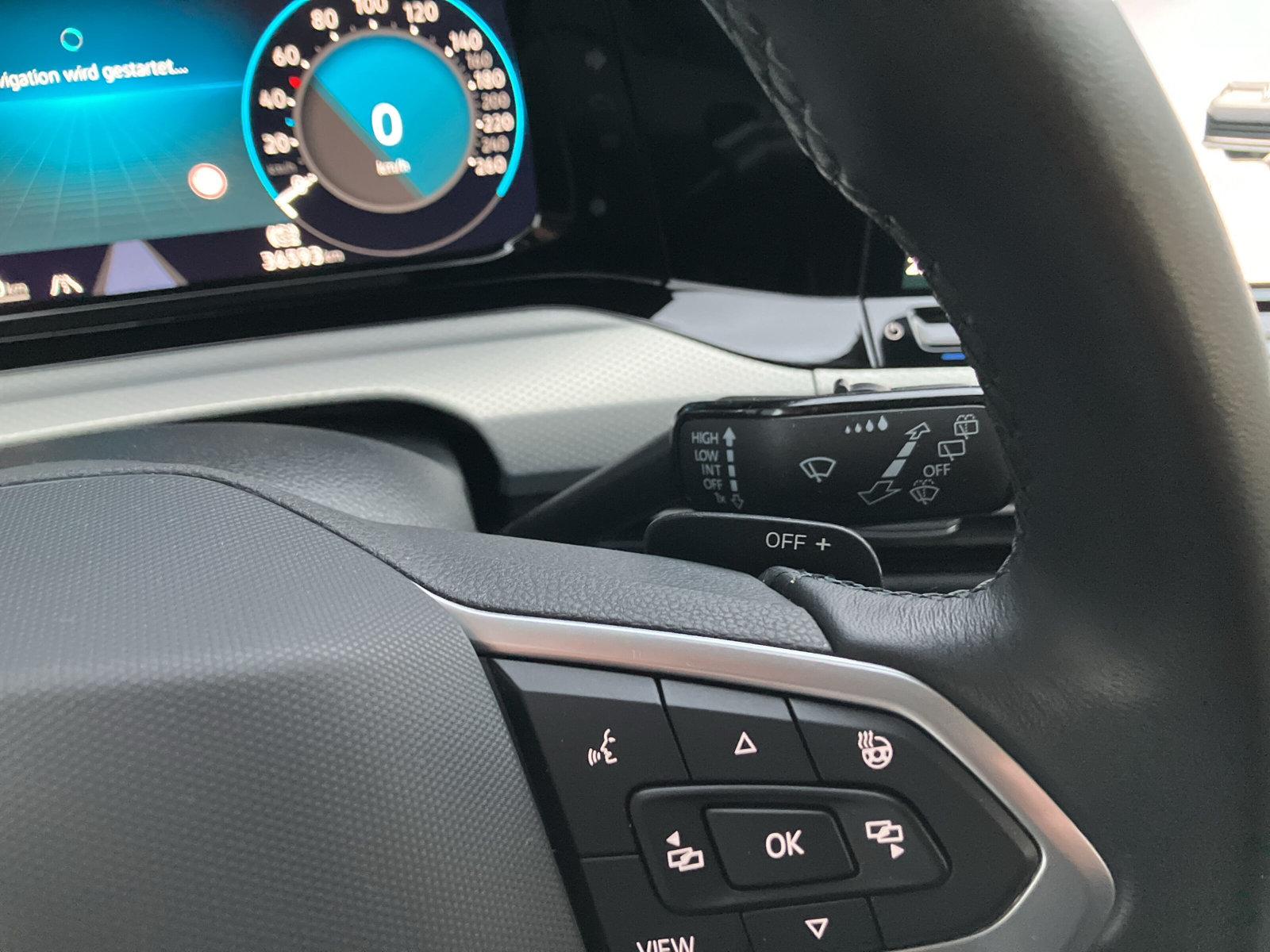 Golf VIII Variant MOVE 1.5 eTSI DSG LED+NAVI+SHZ