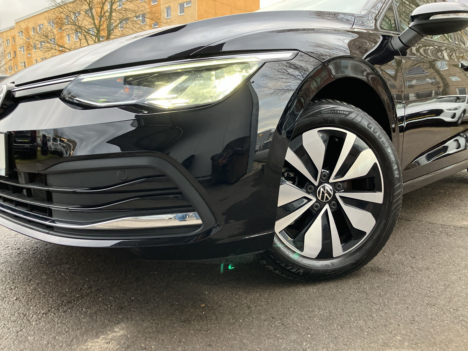 Golf VIII Variant MOVE 1.5 eTSI DSG LED+NAVI+SHZ