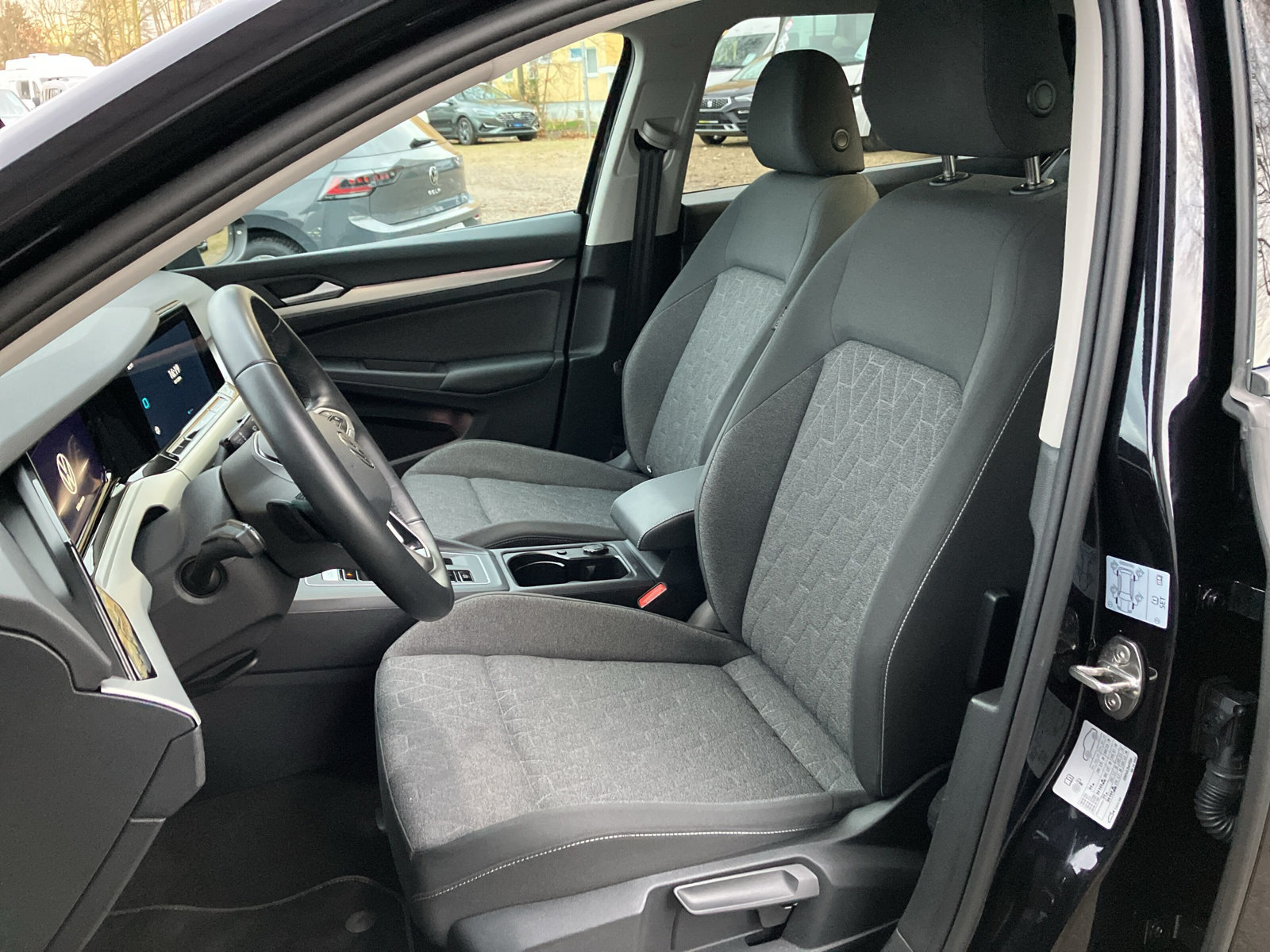 Golf VIII Variant MOVE 1.5 eTSI DSG LED+NAVI+SHZ
